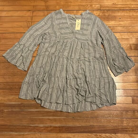 NWT Elan Women’s Gray Tiered Tunic Blouse Three quarter sleeve 1X - Picture 1 of 4